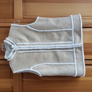 COPY - Liz Claiborne Sleeveless Faux Suede/fleece lined Vest Size M Tan